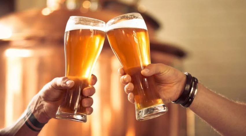 लेगर बिअर ही मद्यप्रेमींमध्ये सर्वाधिक लोकप्रिय आहे. ही पचायला हलकी असते. तसेच ही बिअर प्यायल्याने ताजेतवाने वाटते असा दावा केला जातो. विशेषत: उन्हाळ्यात लोक या प्रकारची बिअर जास्त पितात. 