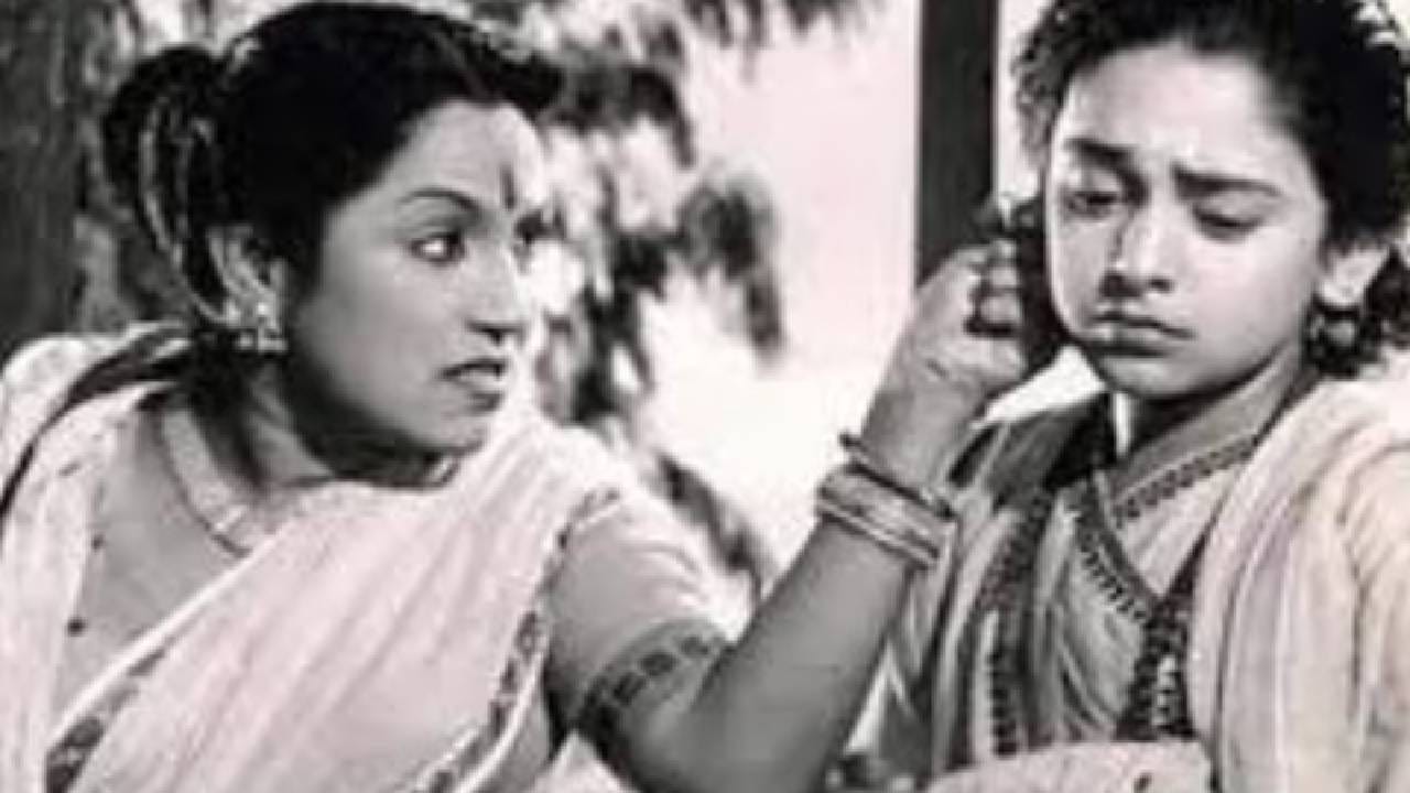 हिंदी चित्रपटांमध्ये खाष्ट सासूचा रोल असो किंवा रामानंद सागरांच्या रामायणमध्ये मंथरा... ललिता पवार यांनी पडद्यावर आपल्या भूमिकेला इतकी तीव्रता आणि साधेपणा दिला की प्रेक्षक त्यांच्या दमदार छबीवर खूप प्रेम करत होते. हिंदी सिनेमात ‘सासू’च्या भूमिकेची प्रतिमा इतकी मजबूत झाली की प्रेक्षक त्यांना पाहून घाबरत, पण खऱ्या जीवनात त्या अत्यंत मेहनती आणि मनमिळावू अभिनेत्री होत्या. फक्त 9 वर्षांच्या लहान वयात चित्रपटांमध्ये डेब्यू केलेल्या ललिता पवार यांनी सात दशके सक्रिय राहून ७०० हून अधिक चित्रपटांमध्ये काम केले आणि भारतीय सिनेमात आपला एक वेगळा मुकाम निर्माण केला.