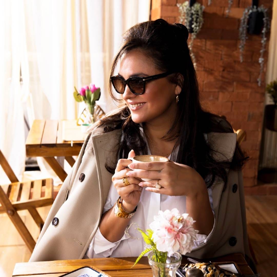 लारा दत्ताने एटीएनकनाडा या युट्यूब चॅनलला मुलाखत दिली. यावेळी तिने तिच्या सोबतचे किस्से आणि जुन्या आठवणी सांगितल्या. मिस यूनिवर्सचा किताब जिंकल्यानंतर तिच्या करिअरची सुरुवात 'अंदाज' चित्रपटाने झाली. 