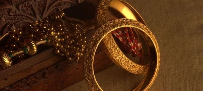 मुंबईत 24 कॅरेट सोन्याचा भाव 153820 रुपये प्रति 10 ग्रॅमपर्यंत वाढला. हाच भाव मंगळवारी 149840 रुपये प्रति 10 ग्रॅम होता. म्हणजेच सोन्याचा भाव साधारण 3980 रुपयांनी वधारला आहे. 7 एप्रिल रोजीच्या किमतीच्या तुलनेत सोन्याची ही वाढ साधारण 2.66 टक्के आहे  