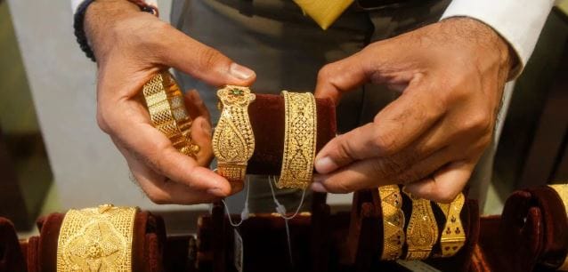 (टीप- वरच्या लेखात दिलेली माहिती ही प्राथमिक स्वरुपाची आहे. या लेखाच्या माध्यमातून गुंतवणूक करण्याचा सल्ला दिलेला नाही. कुठेही प्रत्यक्ष वा अप्रत्यक्ष गुंतवणूक करायची असेल किंवा कोणताही आर्थिक निर्णय घ्यायचा असेल तर त्या-त्या क्षेत्रातील तज्ज्ञांचा सल्ला जरूर घ्या)