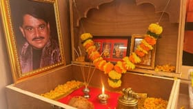 लक्ष्मीकांत बेर्डेंच्या गाजलेल्या नाटकात झळकणार हा अभिनेता, म्हणाला...