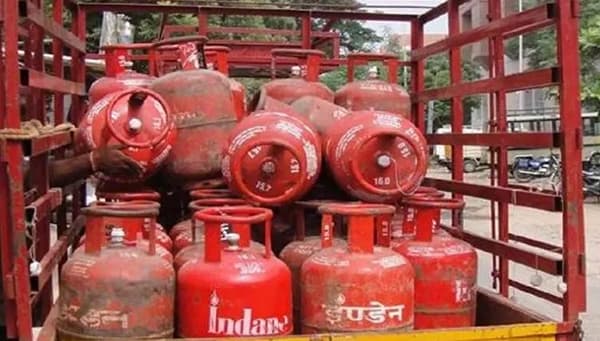 इराणच्या युद्धामुळे भारतात मोठे उर्जासंकट निर्माण झाले आहे. पेट्रोल आणि डिझेलच्या निर्मितीसाठी कच्च्या तेलाची भारताला कमतरता भासत आहे. सोबतच नैसर्गिक वायूदेखील वेळेवर मिळत नाहीये.