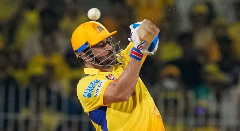 सिझन चालू असताना संबंधित खेळाडूला दुखापत झाली तरीही त्याला मिळणारे पैसे कापले जात नाहीत. म्हणजेच महेंद्रसिंह धोनीला त्याची चार कोटी रुपयांची रिटेंशन फी मिळणार आहे. आयपीएल 2026 मध्ये खेळाडूला प्रत्येक सामन्यासाठी 7.5 लाख रुपये अतिरिक्त मिळतात.