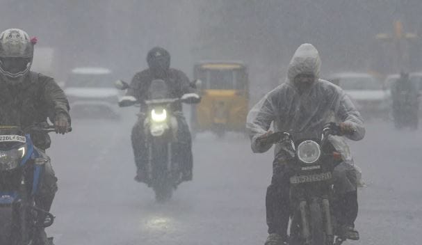 1 एप्रिलनंतर पावसात वाढ होणार आहे. 2 एप्रिल, 3 आणि चार एप्रिल रोजी राज्यात वेगवेगळ्या भागात रोज पाऊस पडणार आहे. त्यामुळेच योग्य काळजी घ्यावी, असे आवाहनही पंजाबराव डख यांनी केले आहे. 