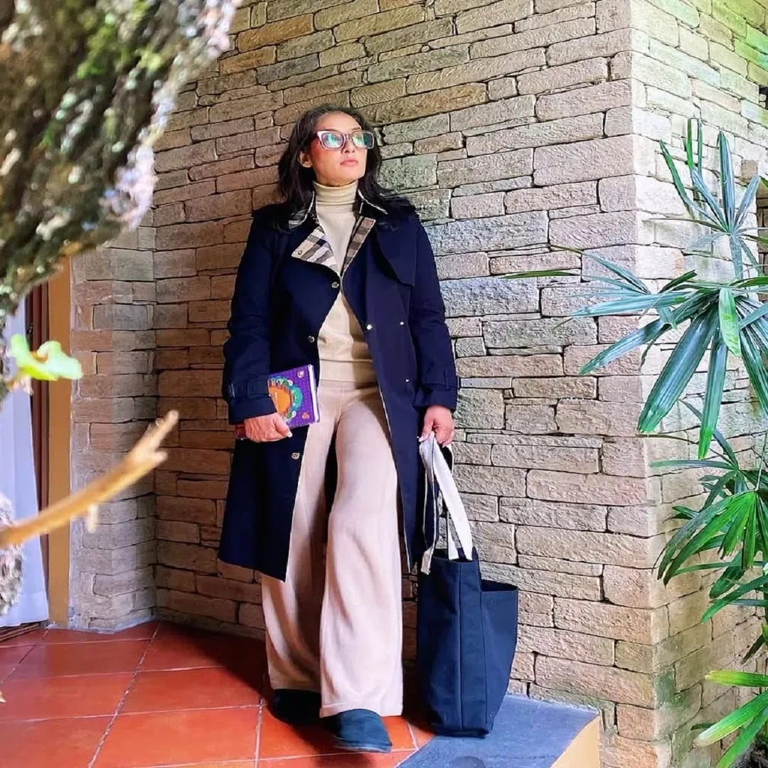 मनिषा  सोशल मीडियावर कायम सक्रिय असते. सोशल मीडियावर तिच्या चाहत्यांची संख्या देखील फार मोठी आहे. चाहत्यांच्या संपर्कात रहण्यासाठी अभिनेत्री कायम स्वतःचे फोटो आणि व्हिडीओ सोशल मीडियावर पोस्ट करत असते. चाहते मनिषाच्या प्रत्येक फोटोवर लईक्स आणि कमेंटचा वर्षाव करत असतात.  