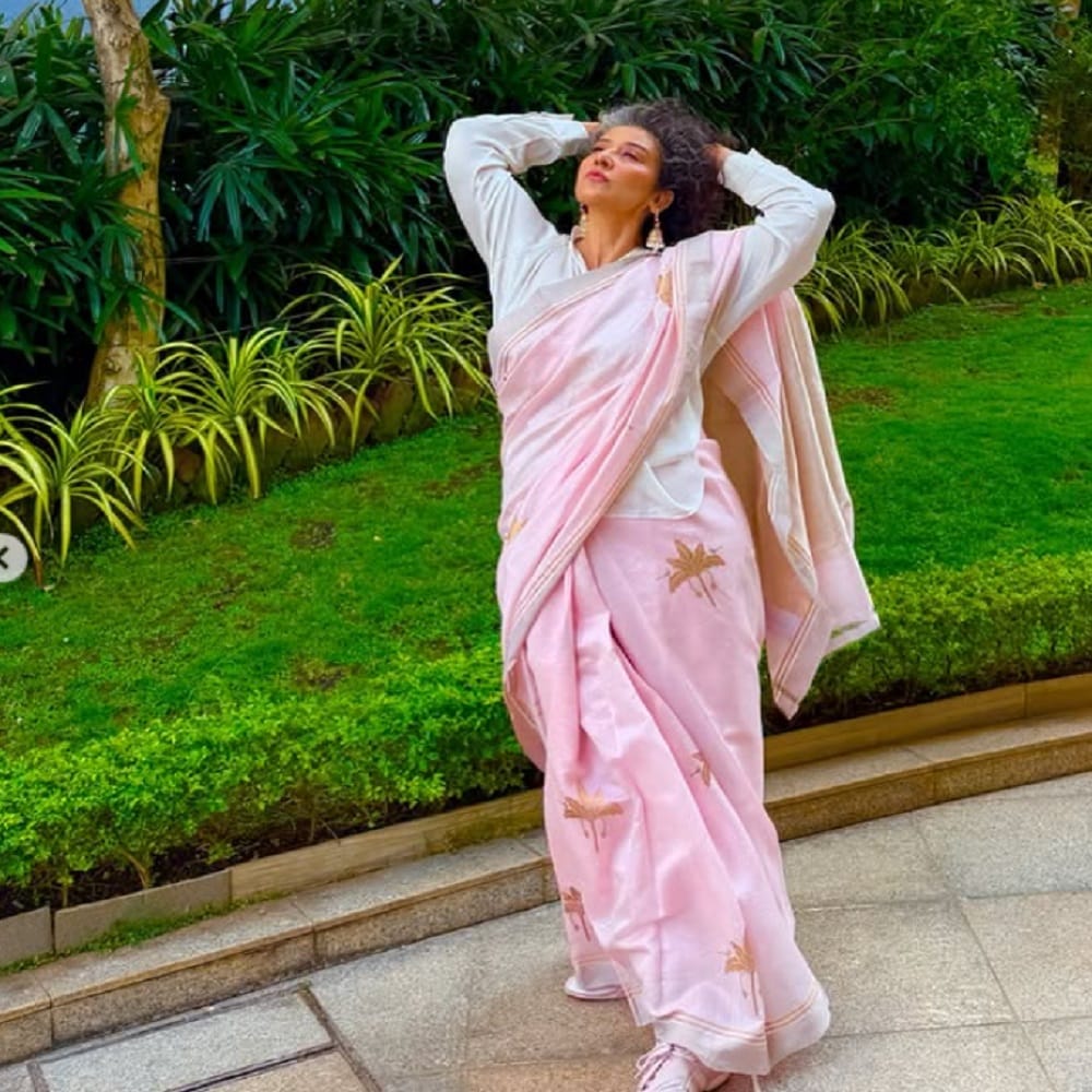 मनिषा आता रुपेरी पडद्यावर सक्रिय नसली तरी कोणत्या न कोणत्या  कारणामुळे कायम सक्रिय असते. अनेक वर्षांनंतर हीरामंडी वेब सीरिजच्या माध्यमातून चाहत्यांच्या भेटीस आली आणि अभिनेत्रीने चाहत्यांच्या मनावर राज्य केलं. सीरिजमध्ये मनिषा हिची एक वेगळी बाजू चाहत्यांना पाहायला मिळाली. 