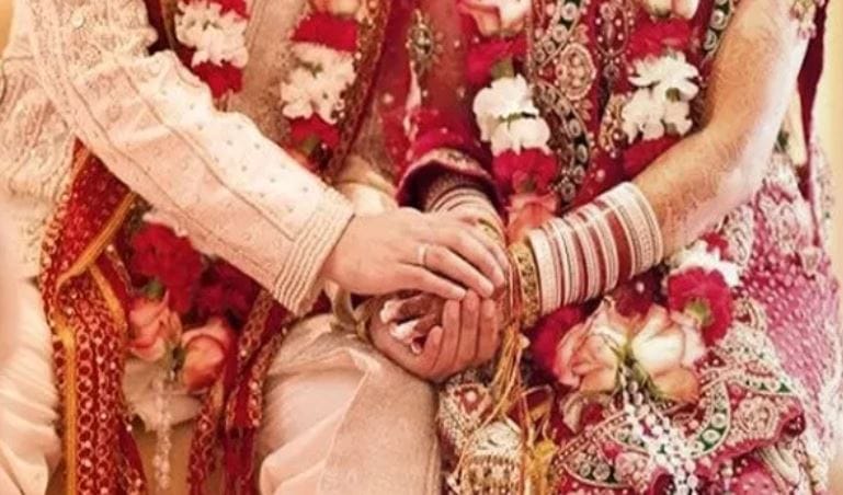  विवाहाला स्वर्ग आणि मोक्षप्राप्तीशी जोडण्यात आलेले आहे. गरुड पुराणानुसार विवाह हा स्वर्ग आणि मोक्षप्राप्तीचा मार्ग आहे. लग्नानंतर माणूस ग्रहस्थाश्रमात जातो. या स्थितीत माणूस देव, देवता, ऋषीमुनींची पूजा करून स्वर्गात स्थान मिळवू शकतो, असे सांगितले जाते. 