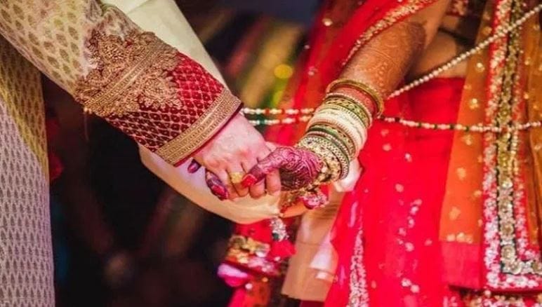 Disclaimer: वरच्या लेखातील माहिती ही प्राथमिक स्वरुपाची आहे. आम्ही या माहितीची पुष्टी करत नाही किंवा समर्थनही देत नाही. या लेखाच्या माध्यमातून अंधश्रद्धा पसरवण्याचा आमचा उद्देश नाही. वरच्या लेखात दिलेल्या माहितीवरून कोणताही निर्णय घेण्याआधी त्या-त्या क्षेत्रातील तज्ज्ञांचा सल्ला आवश्य घ्या.  