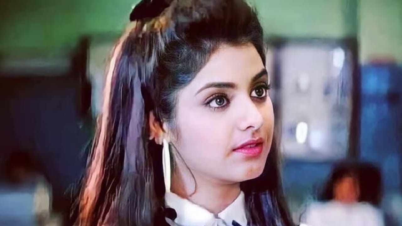 1990 च्या दशकात अनेक अभिनेत्रीांनी बॉलिवूडवर राज्य केलं, पण दिव्या भारती यांनी अत्यंत कमी काळात दक्षिण भारतीय सिनेमा आणि नंतर हिंदी चित्रपटसृष्टीत झपाट्याने यश मिळवलं. मात्र, 5 एप्रिल 1993 रोजी त्यांच्या अचानक निधनाने संपूर्ण इंडस्ट्री हादरली.