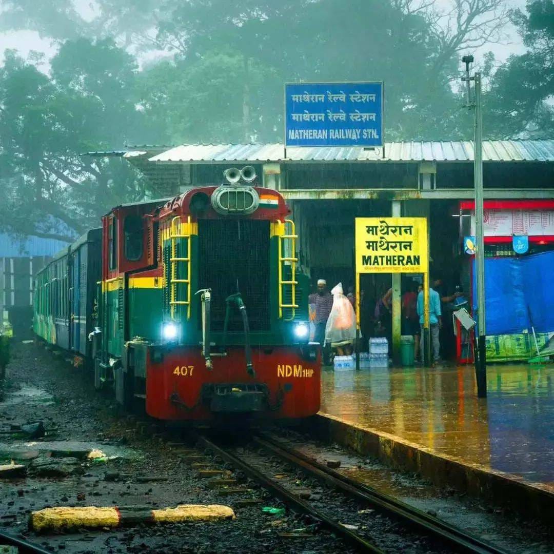 उन्हाळा, हिवाळा आणि विशेषकरून पावसाळ्यात इथला निसर्ग पाहण्यासारखा असतो. माथेरानमधील आल्हाददायक वातावरणात मन प्रसन्न होतं. आता याच माथेरानमध्ये येणाऱ्या पर्यटकांसाठी अत्यंत महत्त्वाचा नियम लागू करण्यात आला आहे. माथेरानमध्ये पर्यटकांना यापुढे प्लास्टिकचे रेनकोट वापरता येणार नाहीत.