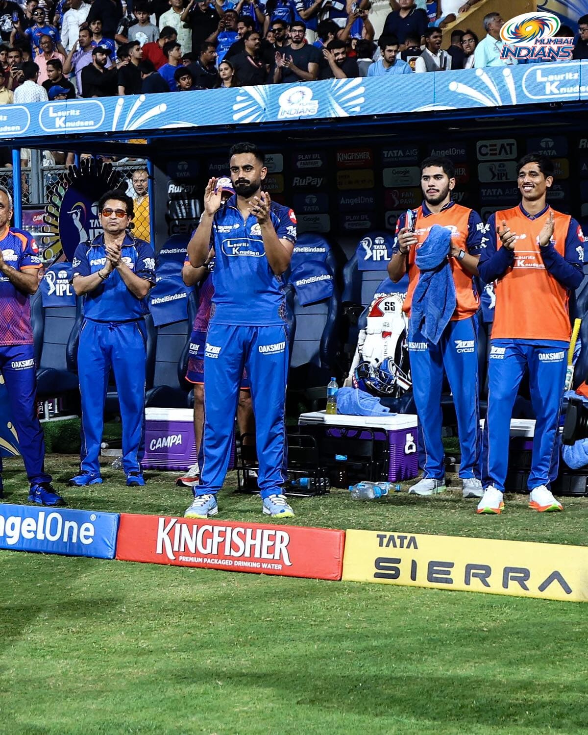 सध्या मुंबईचा नेट रन रेट -०.784 आहे. जो खूप खराब आहे. जर त्यांनी सर्व 6 सामने जिंकले आणि दुसऱ्या टीम्सचे सुद्धा 16 पॉइंट झाले तर निर्णय नेट रनरेटच्या आधारावर होईल. मुंबईला केवळ जिंकून चालणार नाही, तर मोठ्या फरकाने जिंकावं लागेल. तरच रनरेट प्लसमध्ये येईल.  