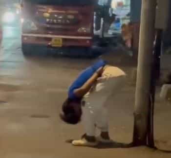 मीरा-भाईंदर परिसरात धक्कादायक प्रकार समोर आला असून ‘झोंबी ड्रग्स’चा शिरकाव झाल्याची भीती व्यक्त केली जात आहे. एका तरुणाने हे घातक ड्रग्स घेतल्याचा संशय व्यक्त केला जातोय. रात्रीच्या सुमारास तो भर रस्त्यात विचित्र अवस्थेत आढळून आला.