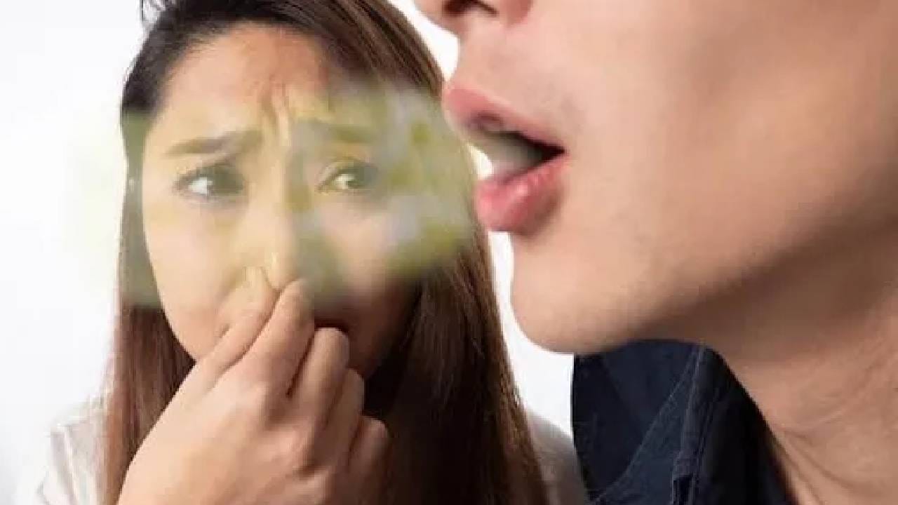 तोंडातील दुर्गंधी दूर करण्यासाठी घरगुती उपाय