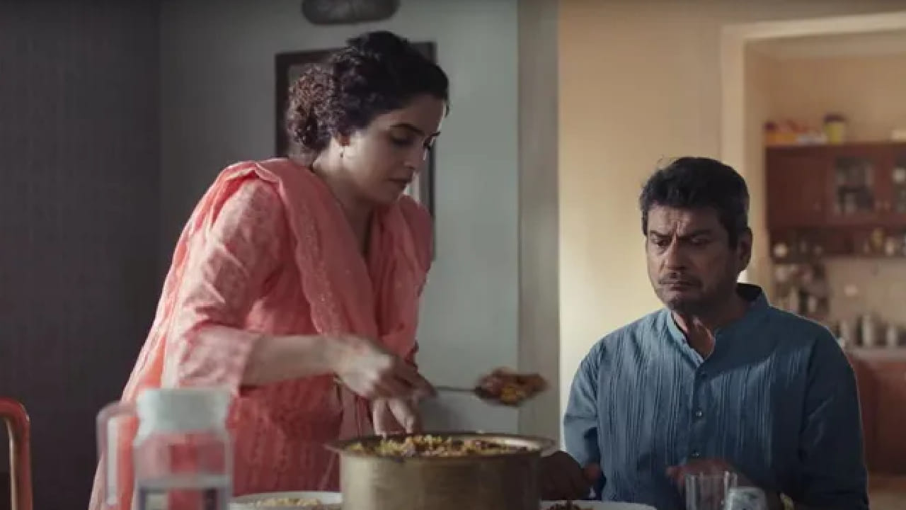 Mrs हा चित्रपट एका डान्स टीचरची कथा सांगतो जिने लग्नानंतर स्वतःची ओळख गमावली आहे. सासरच्या घरात तिच्या कामाची कदर होत नाही. अखेर ती स्वतःचं आयुष्य बदलण्याचा निर्णय घेते. हा चित्रपट स्त्रीच्या स्वातंत्र्य आणि आत्मसन्मानाचा मुद्दा उचलतो.