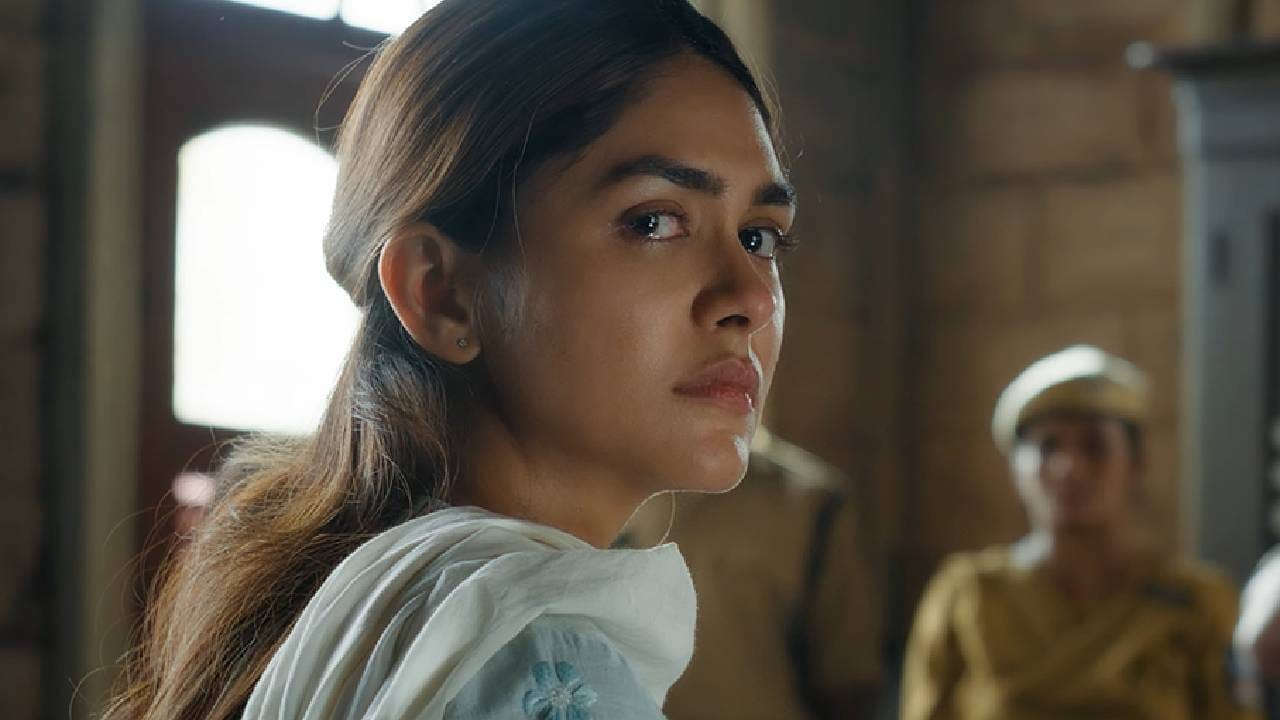 या चित्रपटात मृणाल आणि अदिवी यांच्यासोबतच अनुराग कश्यप, प्रकाश राज, अतुल कुलकर्णी यांच्याही भूमिका आहेत. 10 एप्रिल रोजी हा चित्रपट थिएटरमध्ये प्रदर्शित झाला. या चित्रपटाला तमिळ आणि हिंदी अशा दोन्ही भाषांमध्ये शूट करण्यात आलं आहे.