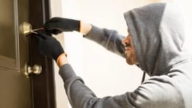 वहिनींनी विश्वासाने सख्ख्या दिराकडे चावी दिली, बाहेर पडताच क्षणी....