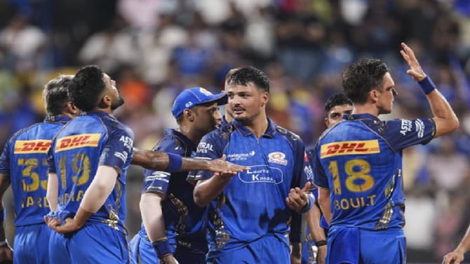 6 सामने हरल्यानंतरही मुंबईची टीम प्लेऑफ मध्ये पोहोचू शकते का? हो कसं..