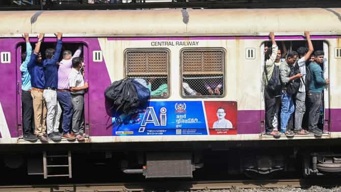 मुंबईकरांसाठी गुड न्यूज, मध्य रेल्वेचा मोठा निर्णय; आता लोकलमधील गर्दीचा त्रास होणार कमी