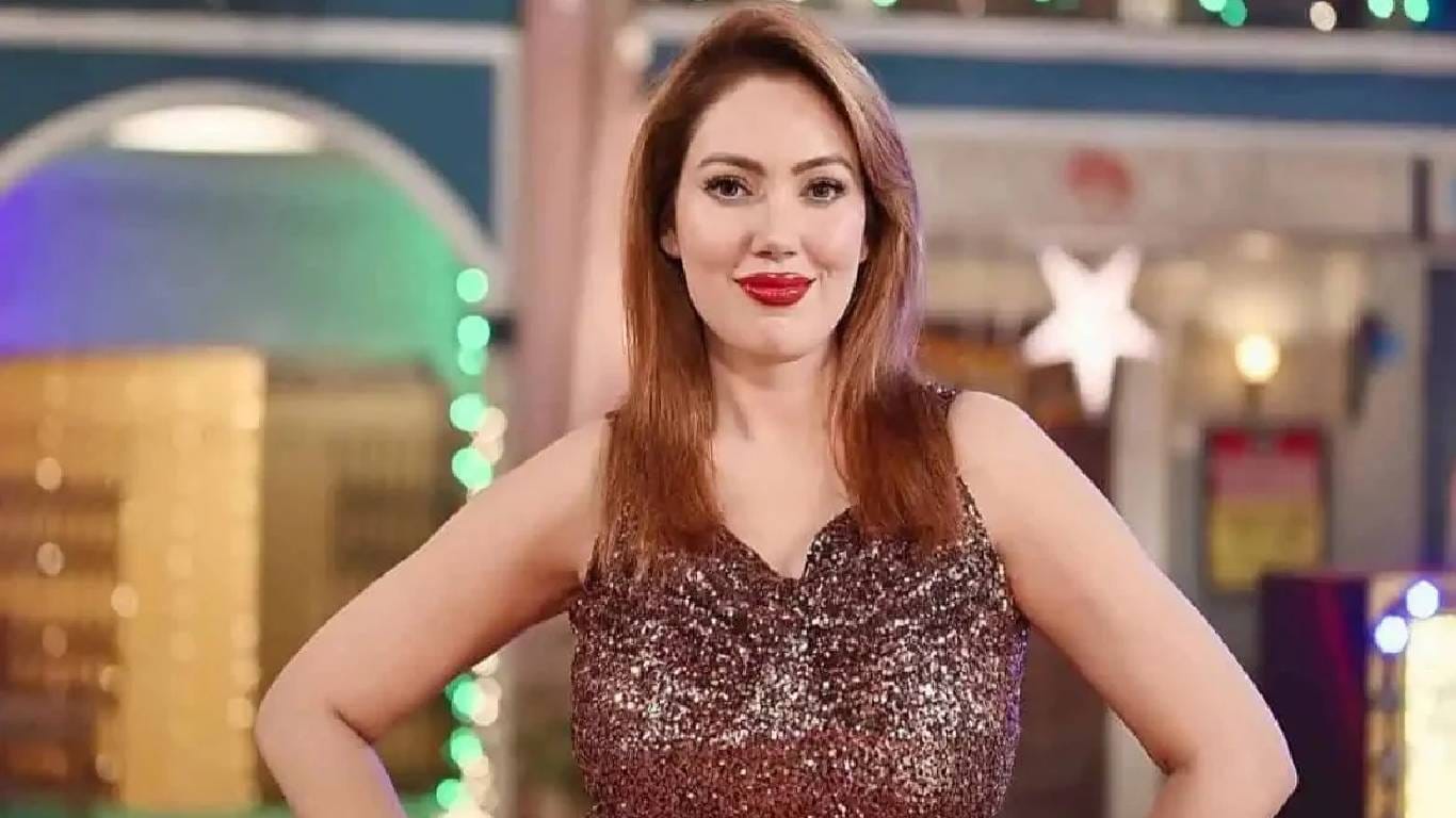 मालिकेत बबिता आणि जेठालाल यांची केमिस्ट्री सर्वांचं लक्ष वेधून घेते. अभिनेत्री मुनमुन दत्ता यामध्ये बबिताची भूमिका साकारतेय. या मालिकेतील हा अत्यंत ग्लॅमरस आणि लोकप्रिय चेहरा आहे. मुनमुनची संपत्ती जवळपास 40 कोटी रुपये इतकी आहे. 
