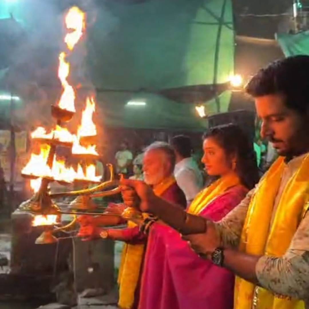 भारतातील पवित्र नद्यांपैकी एक मानली जाणारी गोदावरी नदी ही श्रद्धा संस्कृती आणि अध्यात्म यांचं प्रतीक आहे. या नदी किनारी केली जाणारी गोदा आरती हा केवळ धार्मिक विधी नसून सकारात्मक ऊर्जा आणि निसर्गाशी एकरूप होण्याचा दिव्य अनुभव आहे. 
