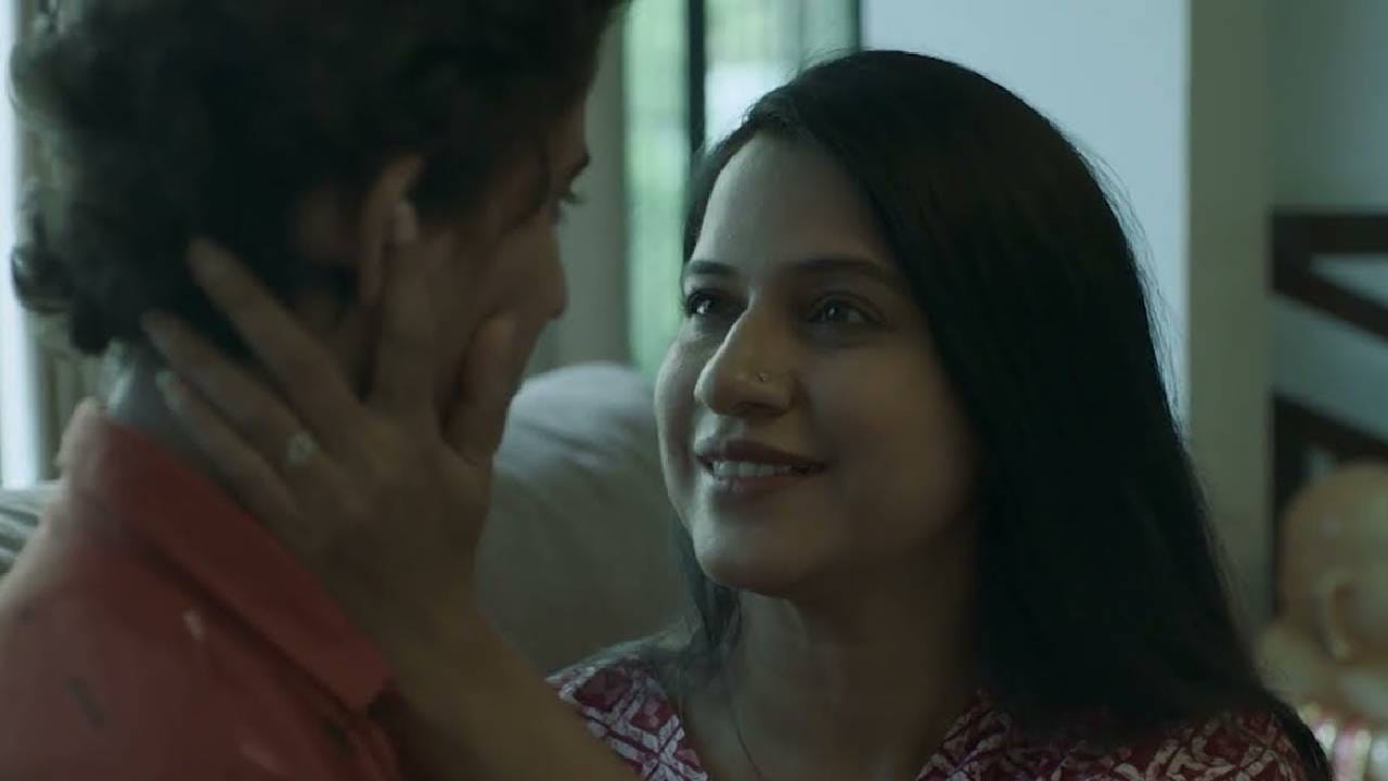 अशाच एका मराठी चित्रपटाची सध्या यूट्यूबवर जोरदार चर्चा सुरू आहे. २०२२ मध्ये प्रदर्शित झालेल्या या चित्रपटावर धाडसी आणि अत्यंत वादग्रस्त दृश्यांमुळे बंदी घालण्यात आली होती. पण आता हाच चित्रपट यूट्यूबवर मोठ्या प्रमाणात पाहिला जात आहे.