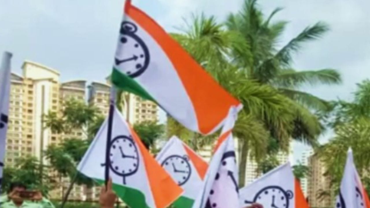 मोठी बातमी! राष्ट्रवादीत मोठी बंडखोरी, बारमतीची निवडणूक तीन दिवसांवर आली असतानाच 35 जणांचे तडाकाफडकी राजीनामे