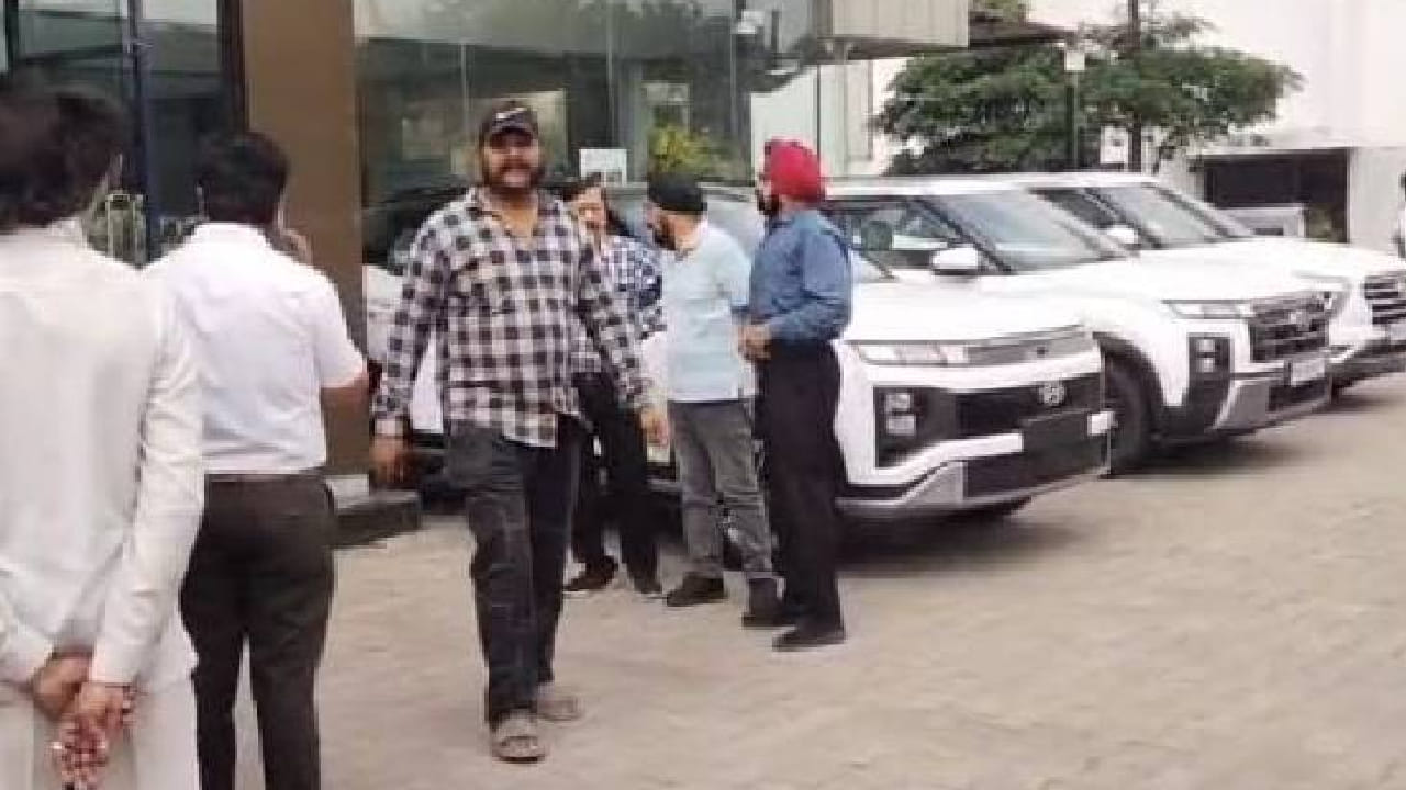 कंपनीने आपल्या अरेना आणि नेक्सा या दोन्ही विक्री चॅनेलद्वारे ग्राहकांसाठी वेगवेगळ्या ऑफर्स सुरू केल्या आहेत. या ऑफर्समध्ये कॅश डिस्काउंट, एक्सचेंज बोनस, स्क्रॅपेज बेनिफिट्स, लॉयल्टी बोनस आणि कॉर्पोरेट डिस्काउंट यांचा समावेश आहे. त्यामुळे नवीन कार खरेदी करणाऱ्यांसाठी ही संधी अधिक फायदेशीर ठरत आहे.