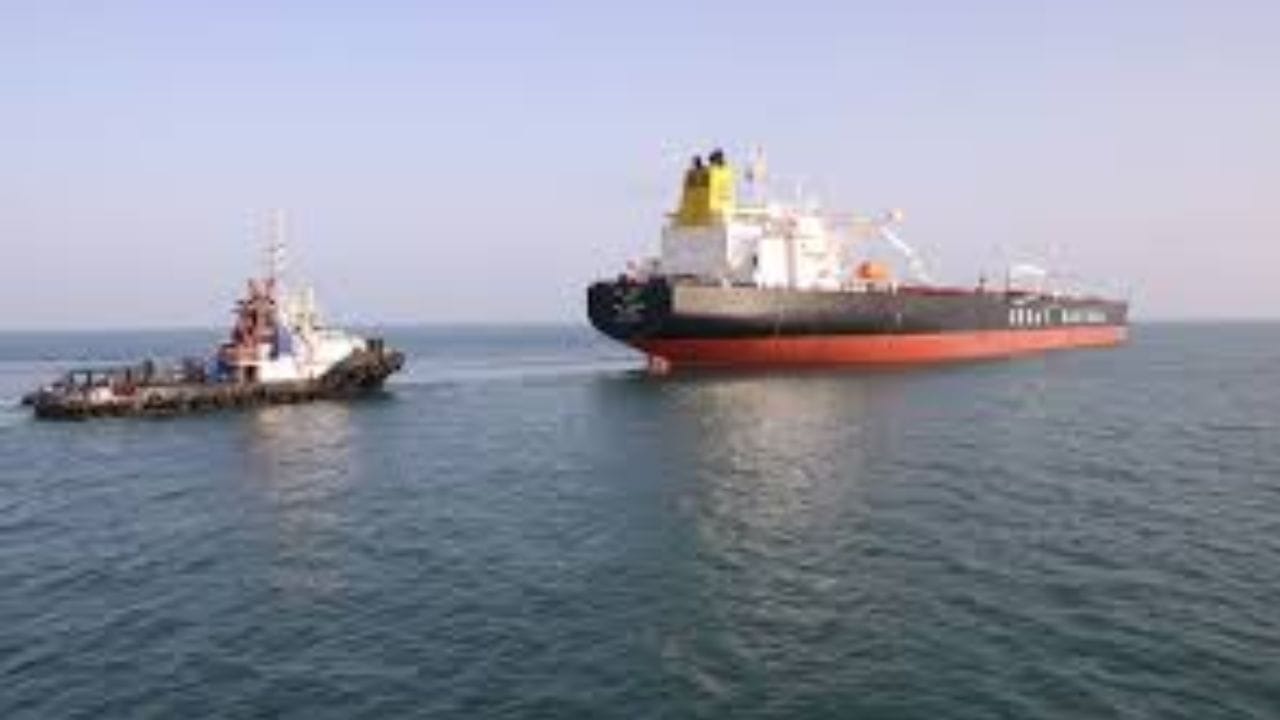 स्ट्रेट ऑफ होर्मूजमधील तणावादरम्यान सर्वात मोठी बातमी, तेल घेऊन निघालेलं जहाज हायजॅक, भारतीय ताब्यात