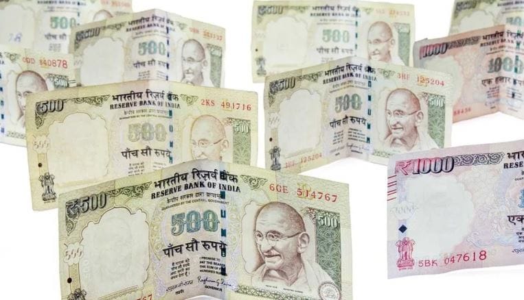 आरबीआयने जुन्या 500 आणि 1000 रुपयांच्या नोटा बदलण्यासाठी कोणतीही नवी नियमावली तयार करण्यात आली नाही. तसेच कोणताही नवा निर्णय घेण्यात आलेला नाही, असे सांगण्यात आहे. त्यामुळे लोकांनी अशा कोणत्याही पोस्टवर विश्वास ठेवू नये असे आवाहन करण्यात आले आहे. 