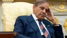 पाकिस्तानला फ्यूल बॉम्बचा झटका, इंधनाचे दर ऐकून फुटेल घाम.