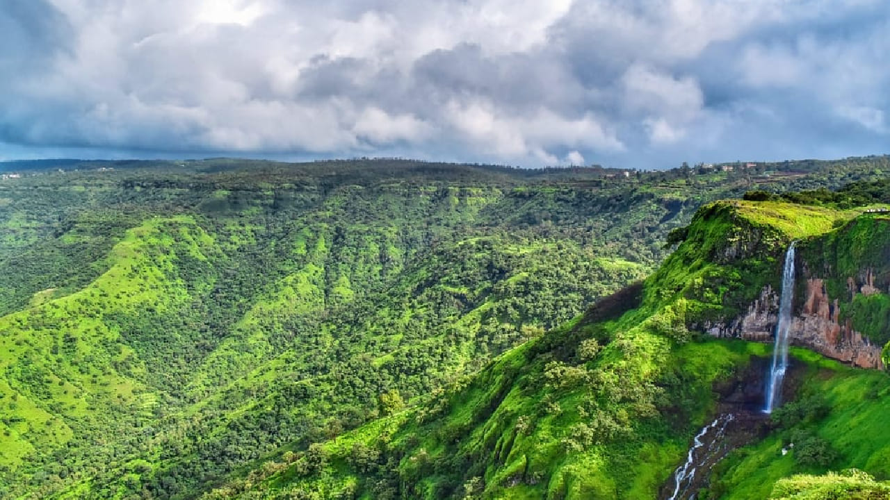 अशाच एका निसर्गरम्य ठिकाणाबद्दल आज आम्ही तुम्हाला सांगणार आहोत जे महाबळेश्वरपासून अवघ्या 20 किलोमीटर अंतरावर वसलेले एक अत्यंत सुंदर आणि शांत हिल स्टेशन आहे.