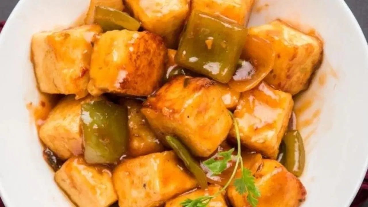 ग्रेव्ही बनवताना त्यात पनीर घातल्याने शरीराला आवश्यक असलेले प्रोटीन मिळण्यास मदत होते. असे म्हटले जाते की १०० ग्रॅम पनीरमध्ये सुमारे 18 ते 20 ग्रॅम प्रोटीन असते.