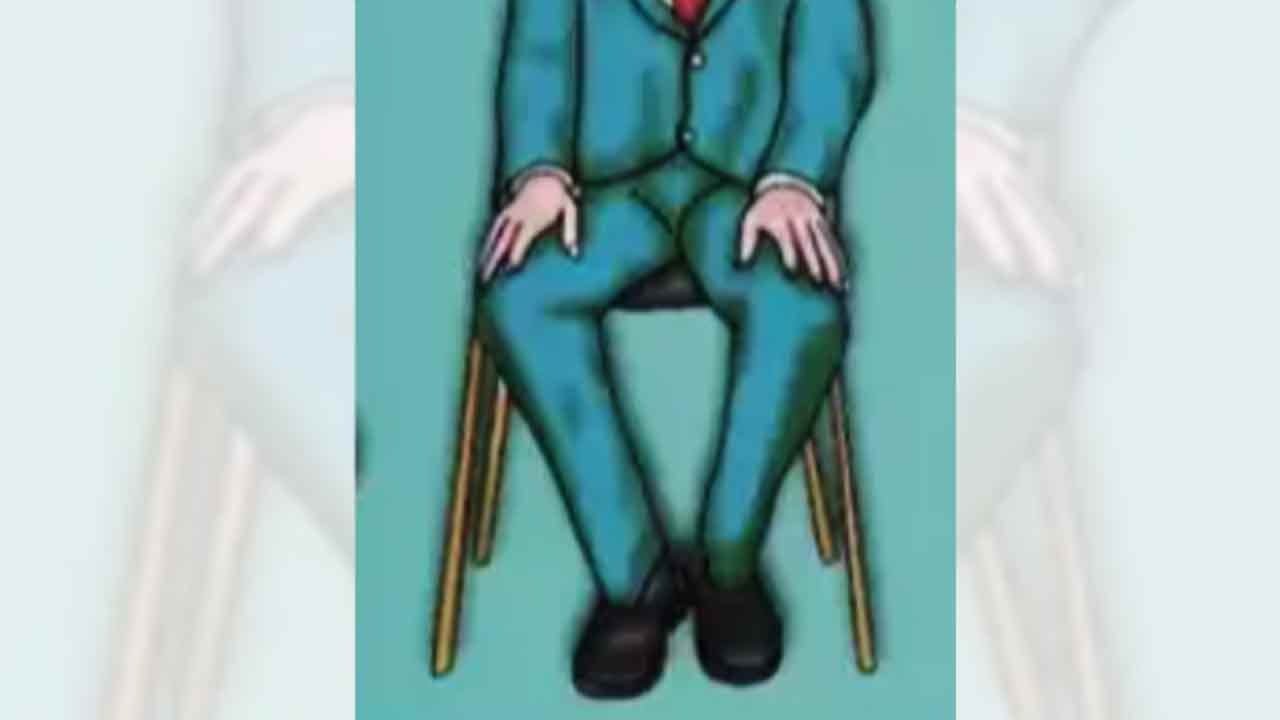 जे लोक गुडघ्यांमध्ये अंतर ठेवून बसतात, त्यांना स्वतःचे स्वातंत्र्य प्रिय असते. अशा व्यक्ती थोड्या गोंधळलेल्या स्वभावाच्या असू शकतात. त्यांचे एका गोष्टीवर लक्ष केंद्रित होण्यास वेळ लागतो. मात्र, ते इतरांशी संवाद साधण्यात आणि नवीन मित्र बनवण्यात पुढे असतात.