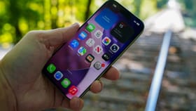 6300mAh बॅटरी असलेला हा पॉवरफूल फोन झाला लाँच, 6 वर्षांपर्यंत मिळतील.