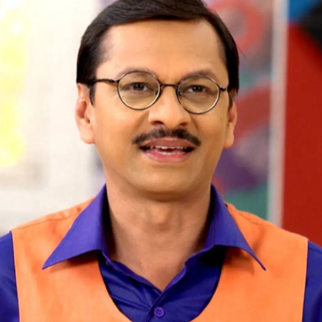 श्याम पाठकने नॅशनल स्कूल ऑफ ड्रामामधून अभिनयाचं शिक्षण घेतलं आहे. शो चा भाग बनण्याआधी तो मंदारिन फिल्मच्या लस्ट कॉशनमध्ये सुद्धा दिसला. अन्य टीव्ही शो ज बद्दल बोलायचं झाल्यास जस्सी जैसी कोई नहीं आणि सुख बाई चांस या सीरियलमध्ये सुद्धा त्याने काम केलं आहे.