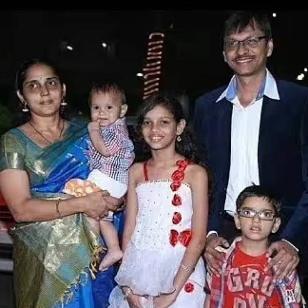 पोपटलालच्या लग्नाला 23 वर्ष झाली आहेत. तो तीन मुलांचा पिता आहे. तो आपल्या पर्सनल लाइफबद्दल मोकळेपणाने बोलतो. तारक मेहता का उल्टा चश्माममधील आपल्या व्यक्तीरेखेबद्दलही तो आपले विचार मांडतो. 