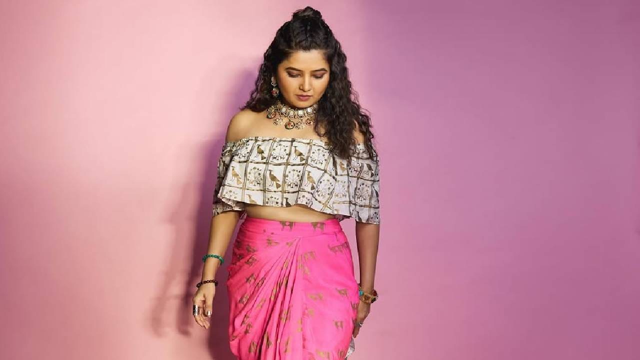 अहिराणी भाषा खानदेशात म्हणजेच जळगाव, धुळे, नंदुरबारमध्ये बोलली जाते. खानदेश म्हणजे अहिर देश, अहिरांचा देश आणि अहिरांची बोली ती अहिर वाणी किंवा अहिराणी.
