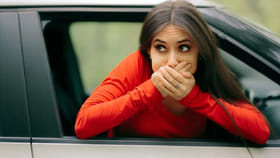 प्रवासात होणाऱ्या मळमळ व उलटीपासून आराम देतील 'हे' नैसर्गिक उपाय.