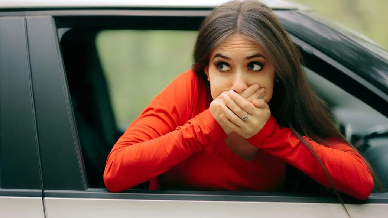 प्रवासात होणाऱ्या मळमळ व उलटीपासून आराम देतील 'हे' नैसर्गिक उपाय प्रवासात होणाऱ्या मळमळ व उलटीपासून आराम देतील 'हे' नैसर्गिक उपाय