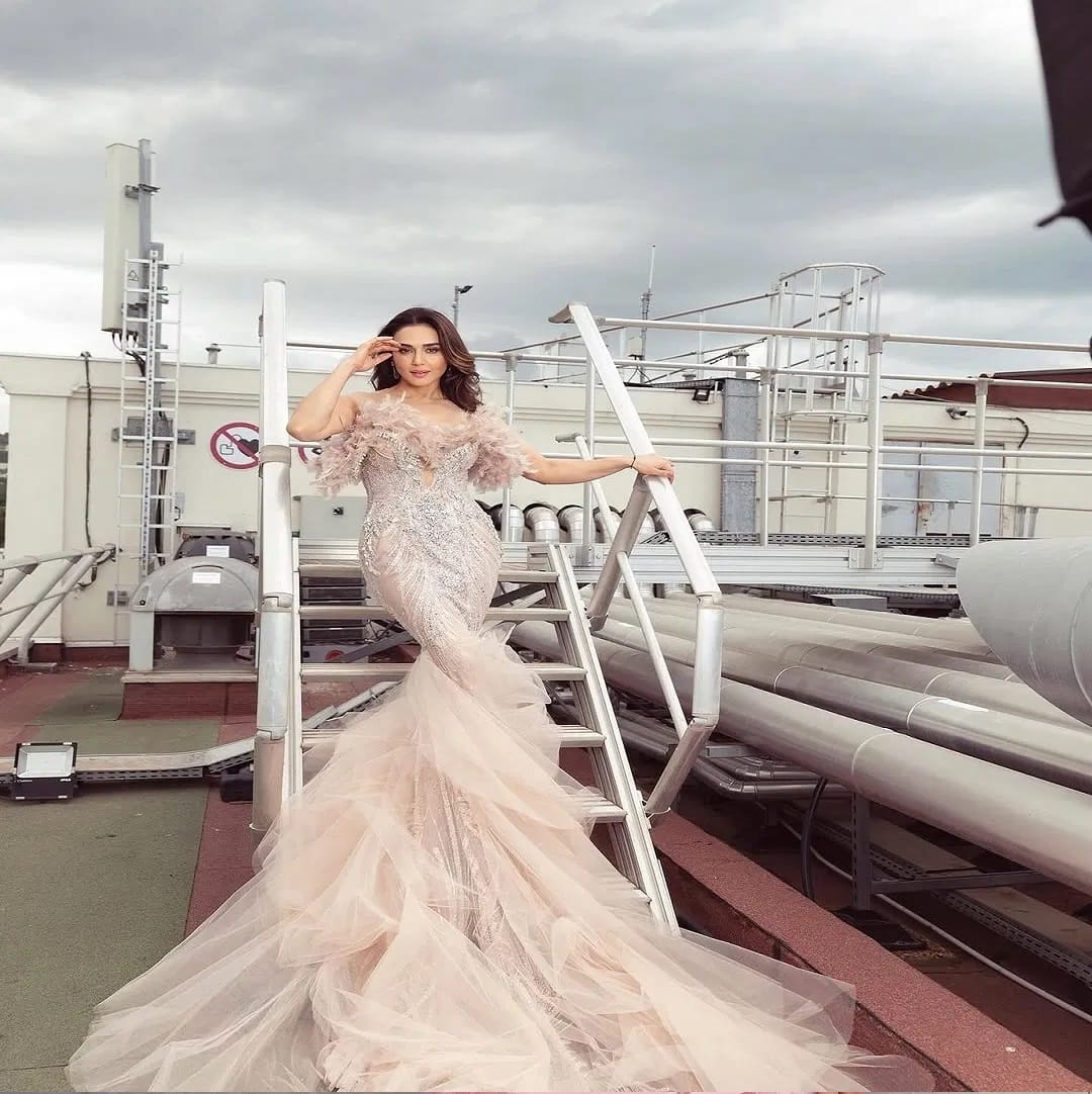 प्रिती आता बॉलिवूडमध्ये सक्रिय नसली तरी, सोशल मीडियावर कायम सक्रिय असते. सोशल मीडियावर तिच्या चाहत्यांची संख्या देखील फार मोठी आहे. चाहत्यांच्या संपर्कात राहण्यासाठी अभिनेत्री कायम कोणत्या न कोणत्या कारणामुळे चर्चेत असते. 