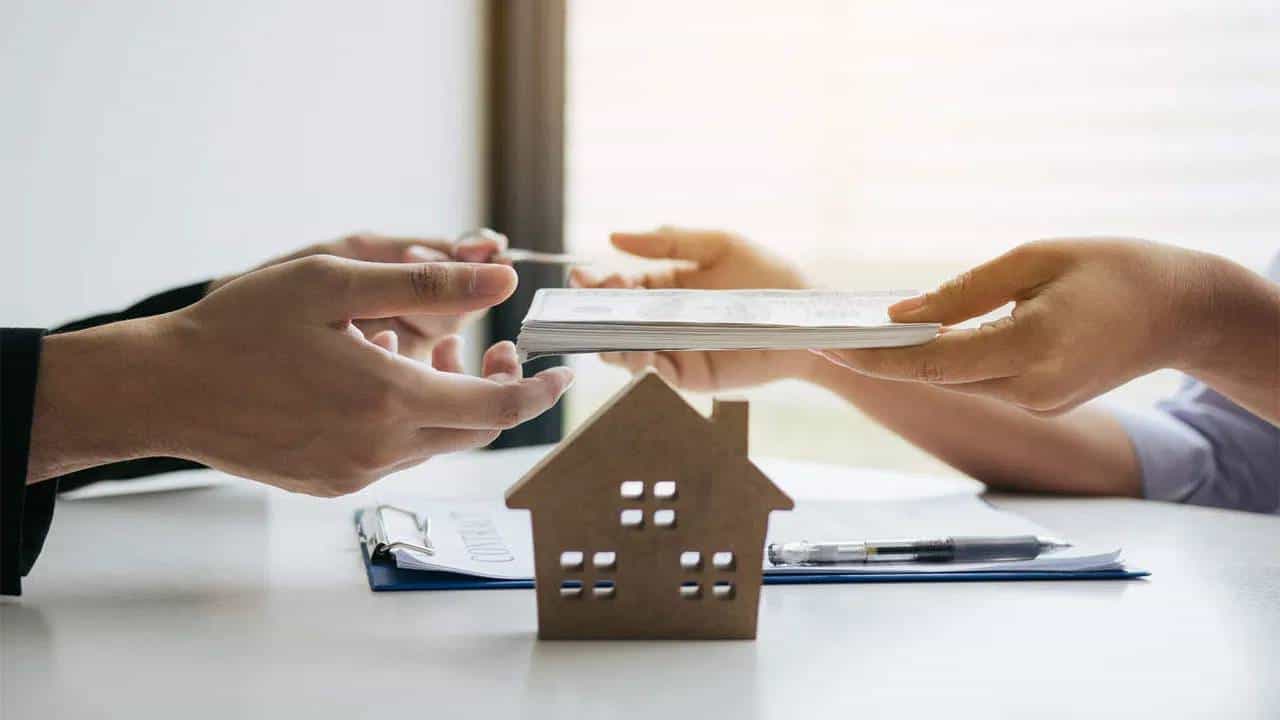 घरातील कर्ता कुटुंबाची संमती न घेता HUF प्रॉपर्टी विकू शकतो का? जाणून घ्या कायदेशीर नियम