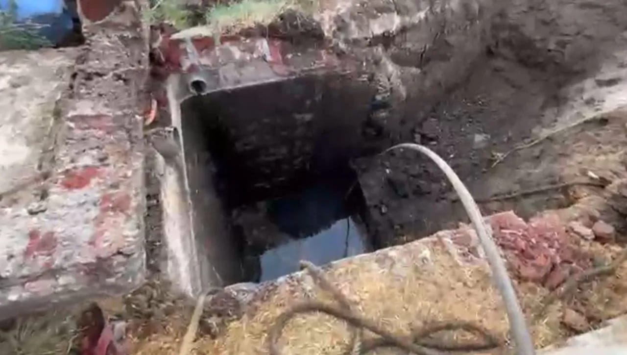 पोट भरण्यासाठी पुण्यात आले, ड्रेनेज साफ करण्यासाठी उतरले अन् तिघेही… नेमकं काय घडलं?