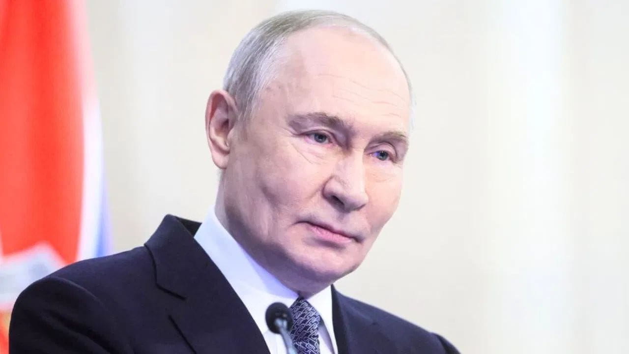 रशिया आणि जर्मनी - दुसऱ्या महायुद्धात रशिया आणि जर्मनी एकमेकांच्या समोर उभे होते. एकमेकांचे कट्टर दुश्मन. जर्मनीने रशियावर हल्ला केला होता. युद्धानंतर टर्निंग पॉईंट आला. आर्थिक आणि राजकीय सहकार्य वाढले. खास करुन १९९० नंतर दोन्ही देशात संबंध सुधारले. आज दोन्ही देश सहकारी आहेत. 