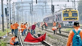 या कालावधीत लोकल सेवा रद्द… रविवारी मेगा ब्लॉकचा टायमिंग पटकन करा चेक.