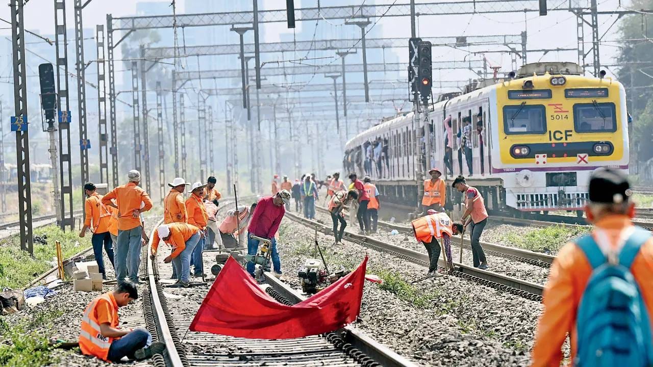 या कालावधीत लोकल सेवा रद्द… रविवारच्या मेगा ब्लॉकचा टायमिंग पटकन चेक करा, नाहीतर घराबाहेर पडताच… या कालावधीत लोकल सेवा रद्द… रविवारच्या मेगा ब्लॉकचा टायमिंग पटकन चेक करा, नाहीतर घराबाहेर पडताच…