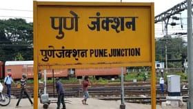 रेल्वे स्टेशनचा बोर्ड पिवळ्याच रंगाचा का असतो? लॉजिक काय?.