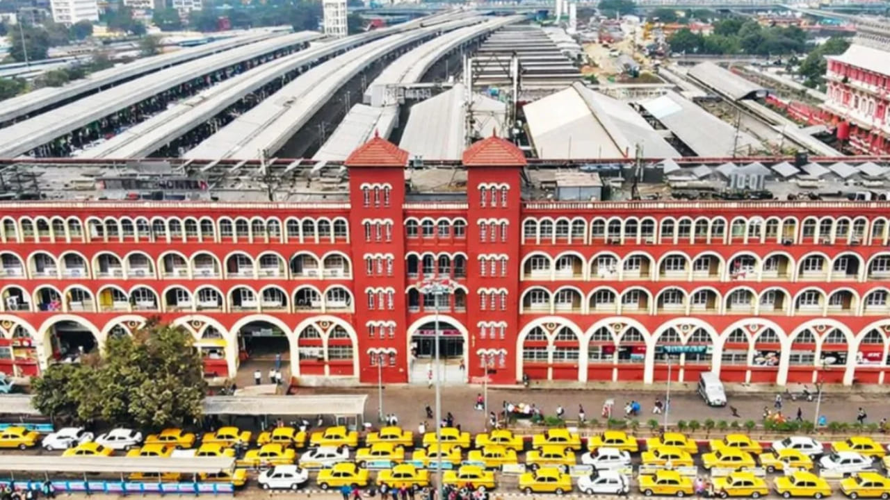 भारताची पहिली Rajdhani Express (1969) देखील याच स्टेशनवरून सुरू झाली होती. त्यामुळे हे स्टेशन भारतीय रेल्वेच्या इतिहासातील एक महत्त्वाचा टप्पा मानला जातो.