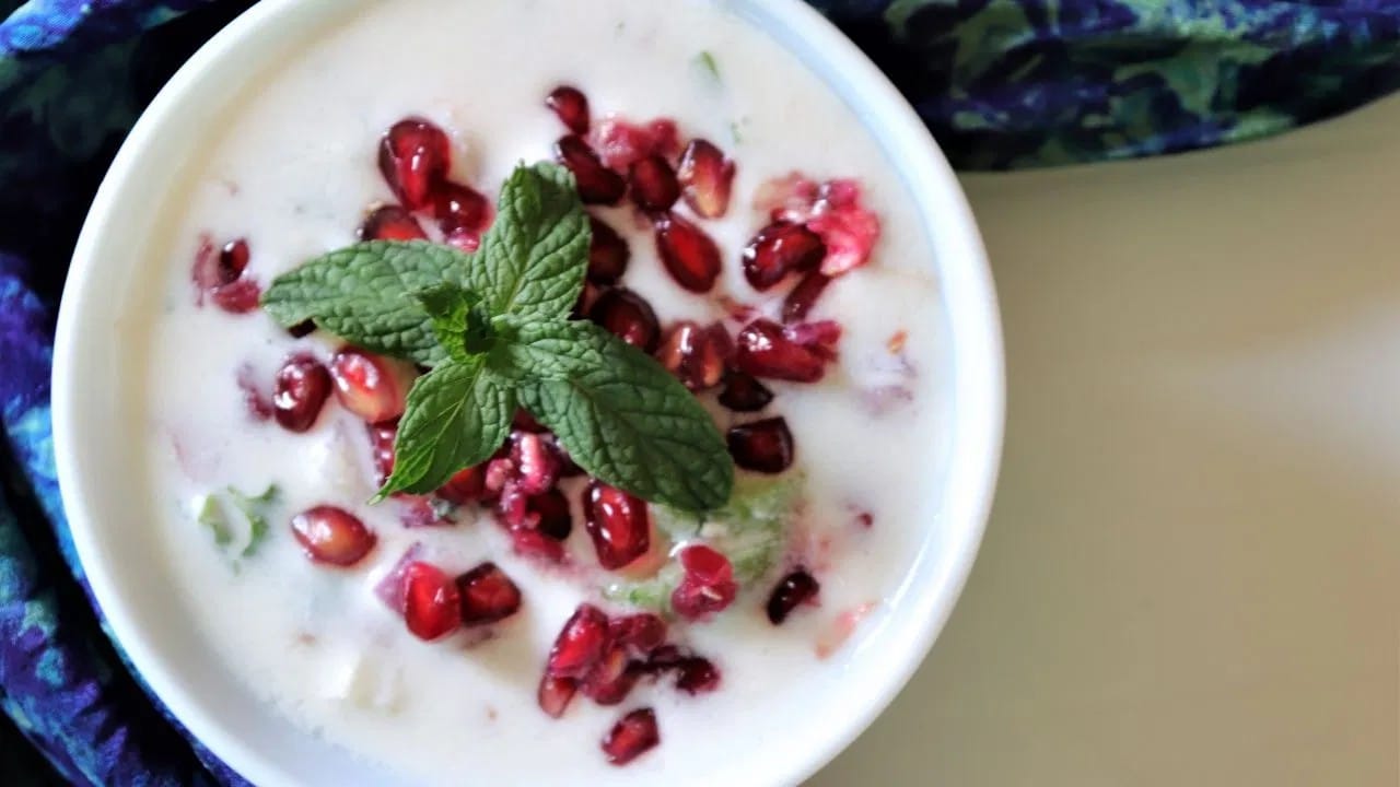 उन्हाळ्यात हायड्रेटेड राहण्यासाठी घरच्या घरी बनवा हा खास पदार्थ, सोपी पद्धत एकदा पाहाच उन्हाळ्यात हायड्रेटेड राहण्यासाठी घरच्या घरी बनवा हा खास पदार्थ, सोपी पद्धत एकदा पाहाच