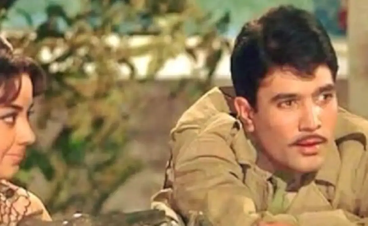 या घटनेने लोकांना त्यांच्या वैयक्तिक जीवनाच्या एका वेगळ्या पैलूशी ओळख करून दिली, जो खूप भावनिक करणारा होता. या रोचक किस्स्याचा उल्लेख लेखक गौतम चिंतामणी यांनी आपल्या पुस्तकात ‘डार्क स्टार : द लोनलीनेस ऑफ बीइंग राजेश खन्ना’ मध्ये केला आहे.